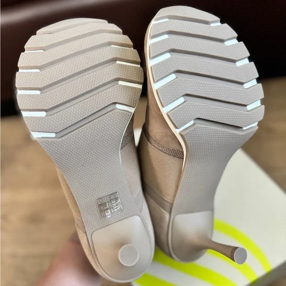 NWT The Icon Heel from SNEEX size 9 Color, Sand - Picture 5 of 11